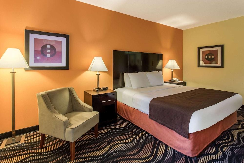 AmericInn by Wyndham Streator photo 19