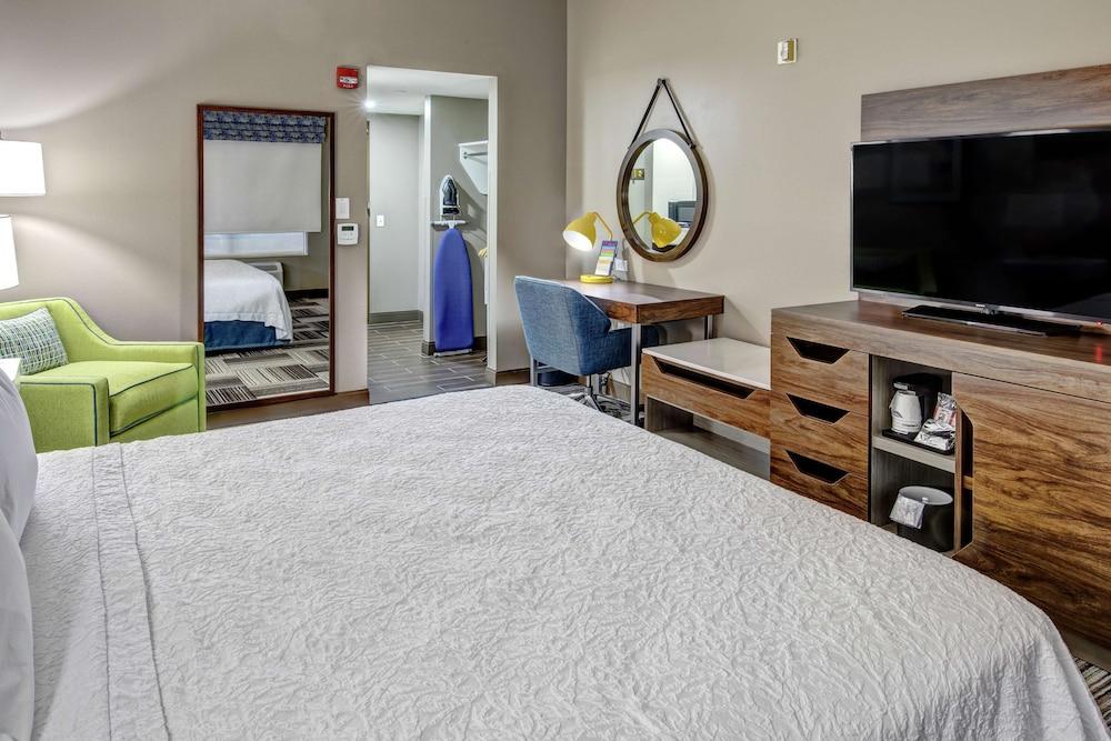 Hampton Inn Latrobe photo 14