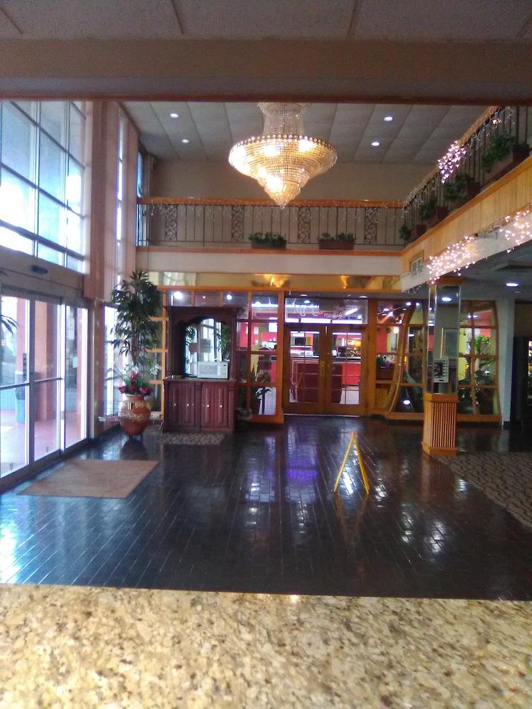 Regency Inn & Suites photo 5