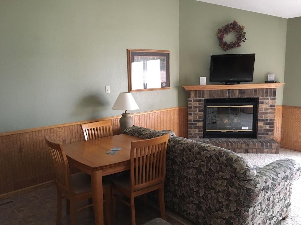 Kavanaugh's Sylvan Lake Resort photo 6