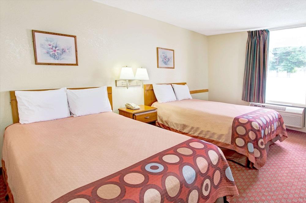 Super 8 by Wyndham Walterboro photo 12