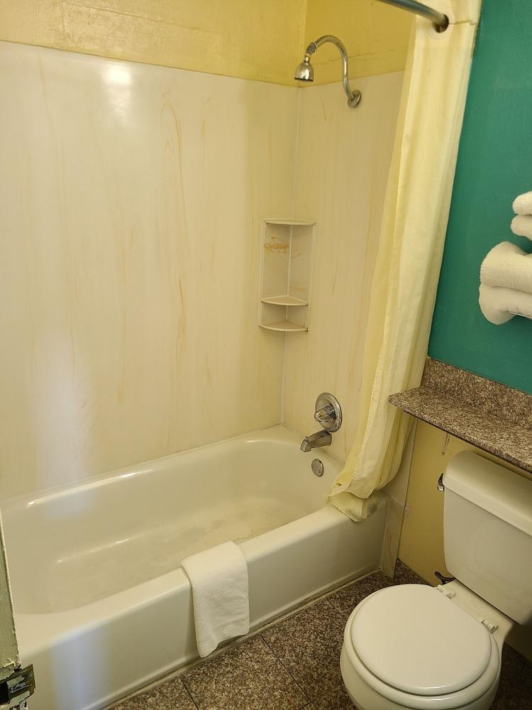 Encore Motel photo 30