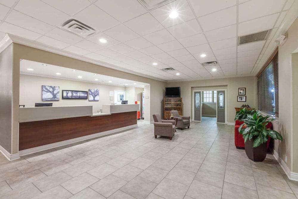 Ramada by Wyndham New Iberia photo 14
