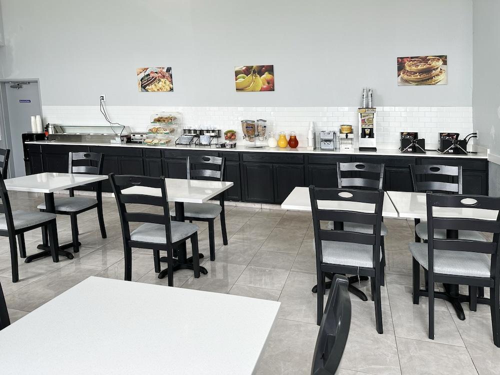 BayVue Hotel, Resort and Suites photo 18