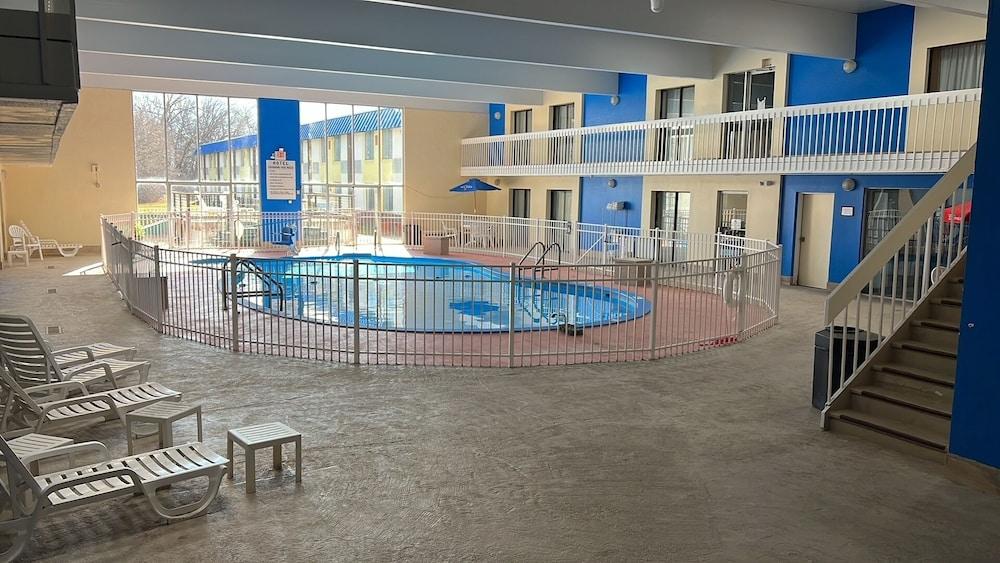 Days Inn by Wyndham Rock Falls photo 30