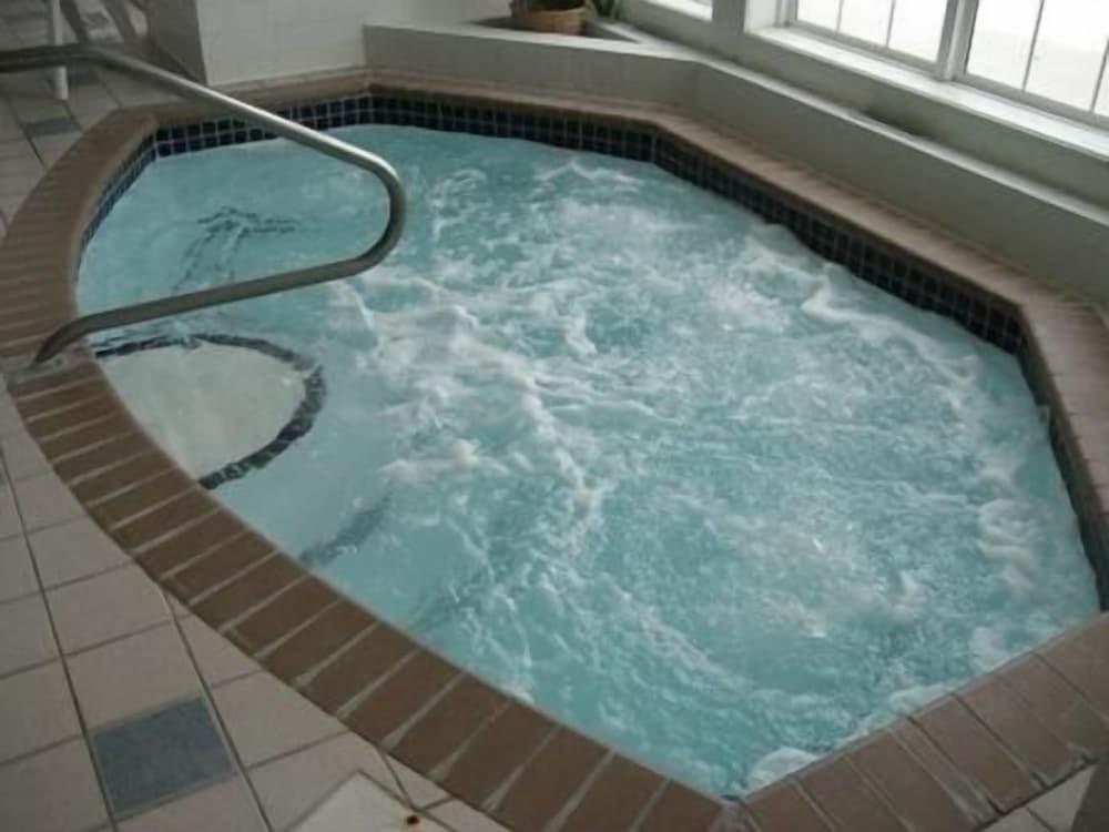 Crossings by GrandStay Inn and Suites photo 6