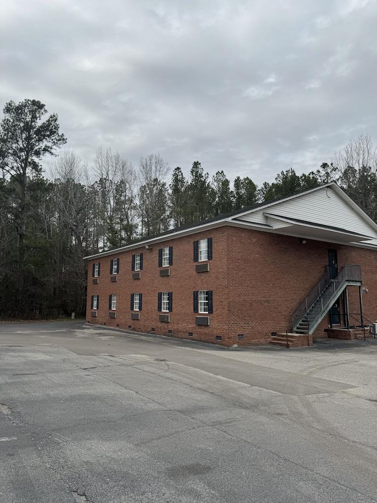 Colony Inn photo 20