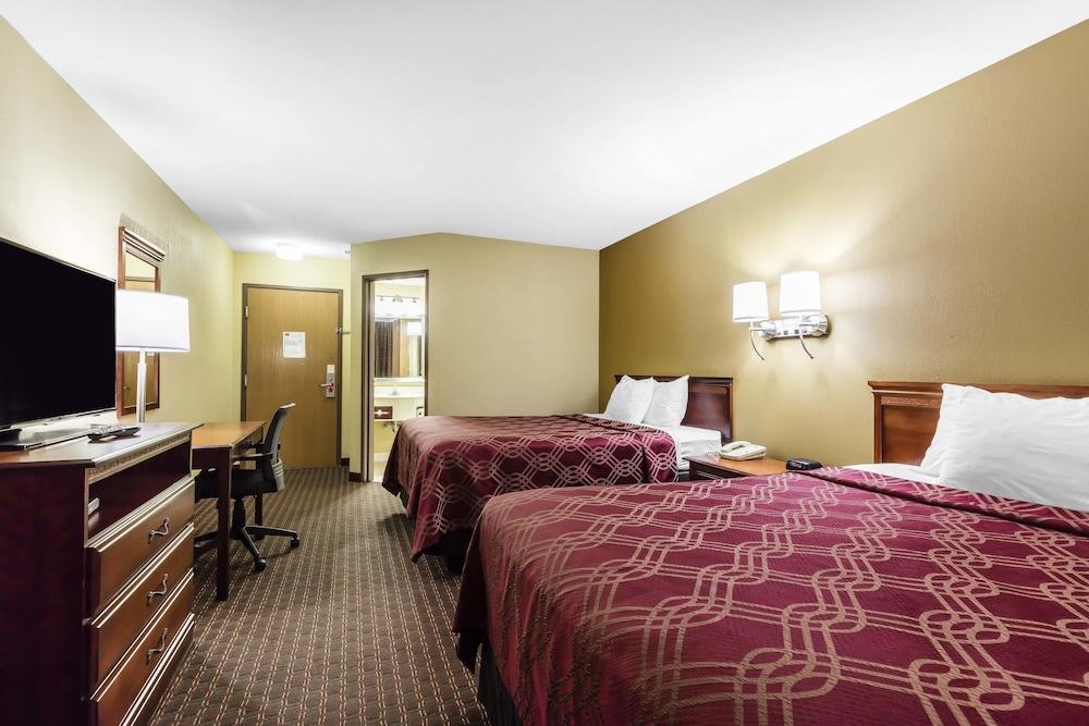 Econo Lodge Inn & Suites Dickson photo 32