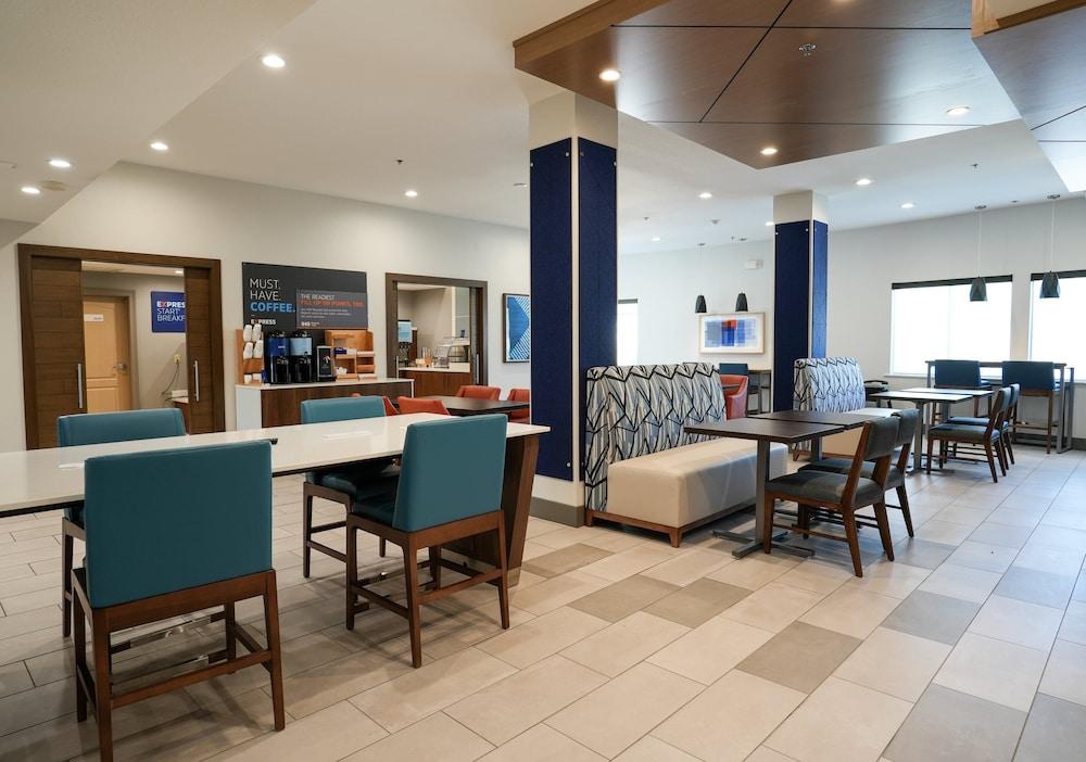 Holiday Inn Express & Suites Dallas Southwest-Cedar Hill by IHG photo 38