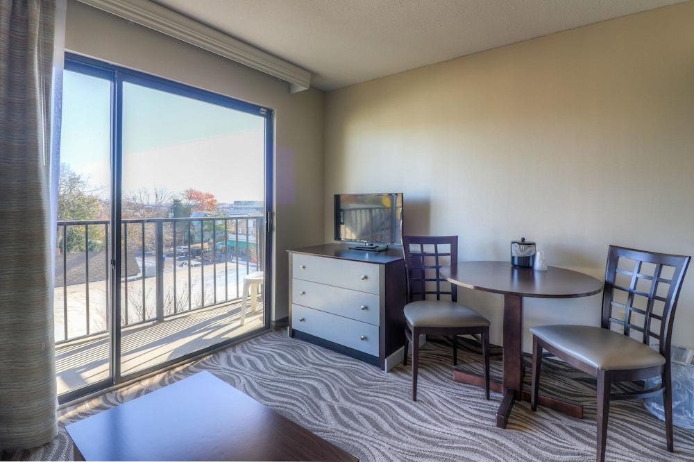 The Breakers Hotel & Suites photo 50