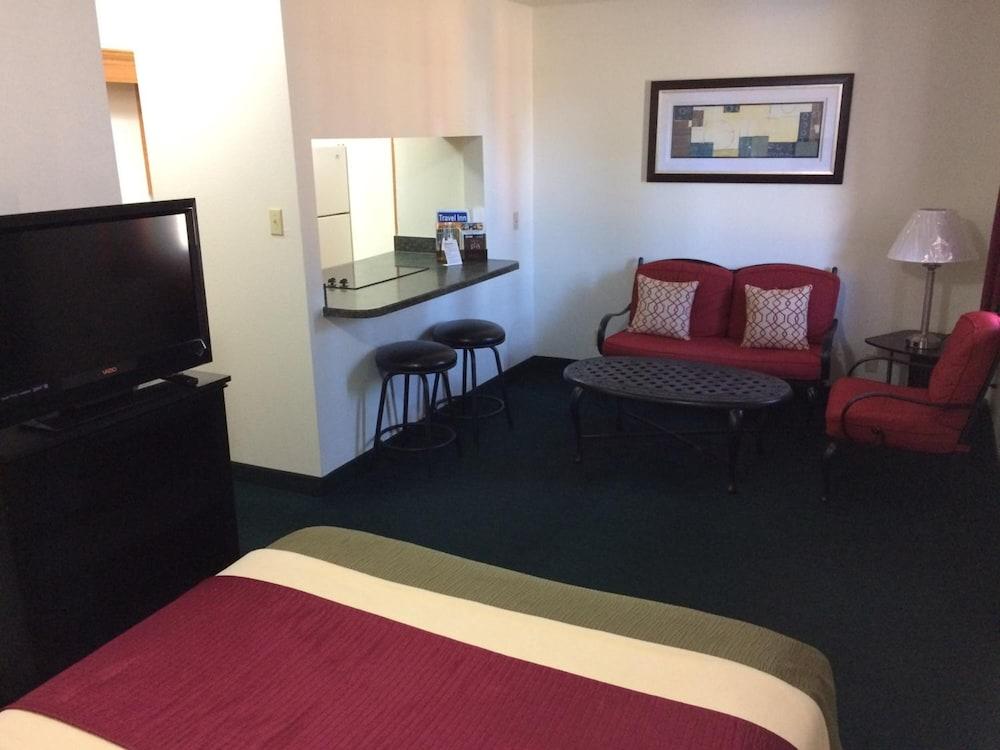 Travel Inn & Suites photo 11