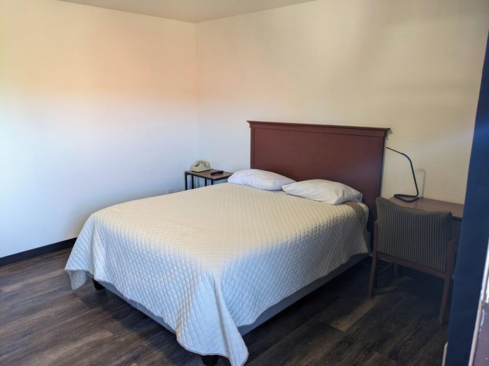 K&E Motor Inn photo 5
