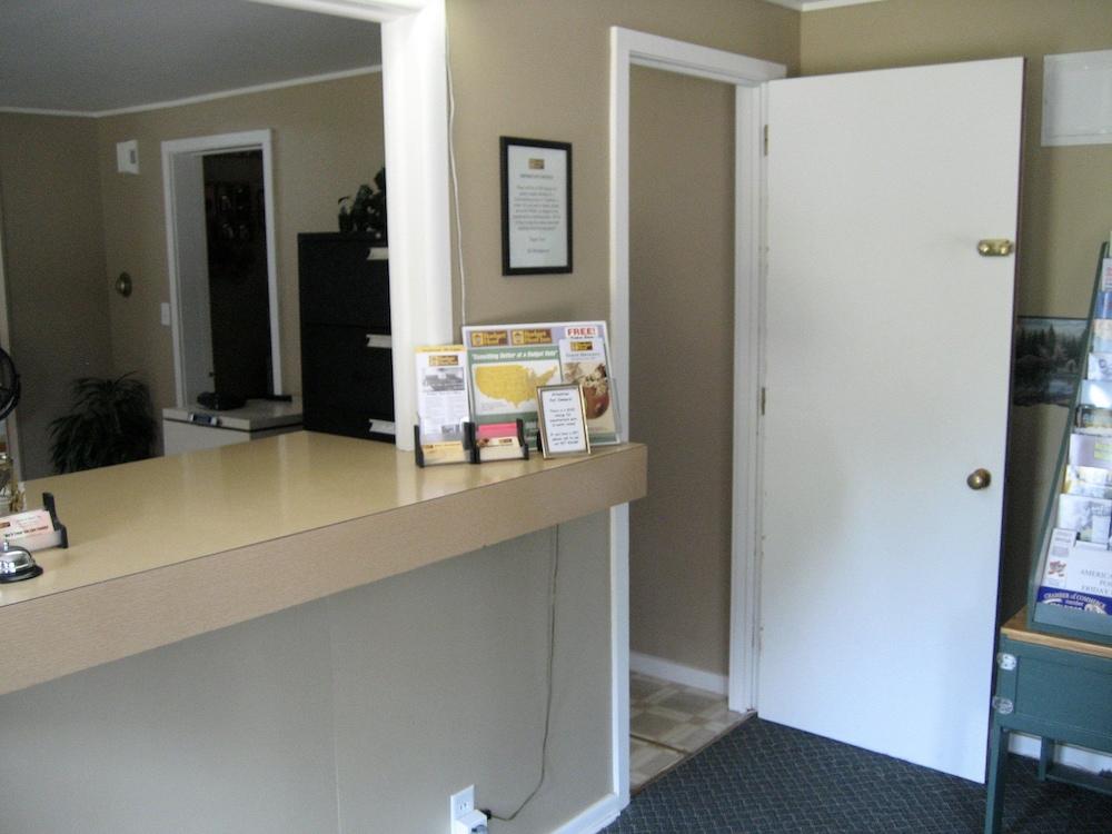 Budget Host Cloverland Motel photo 2