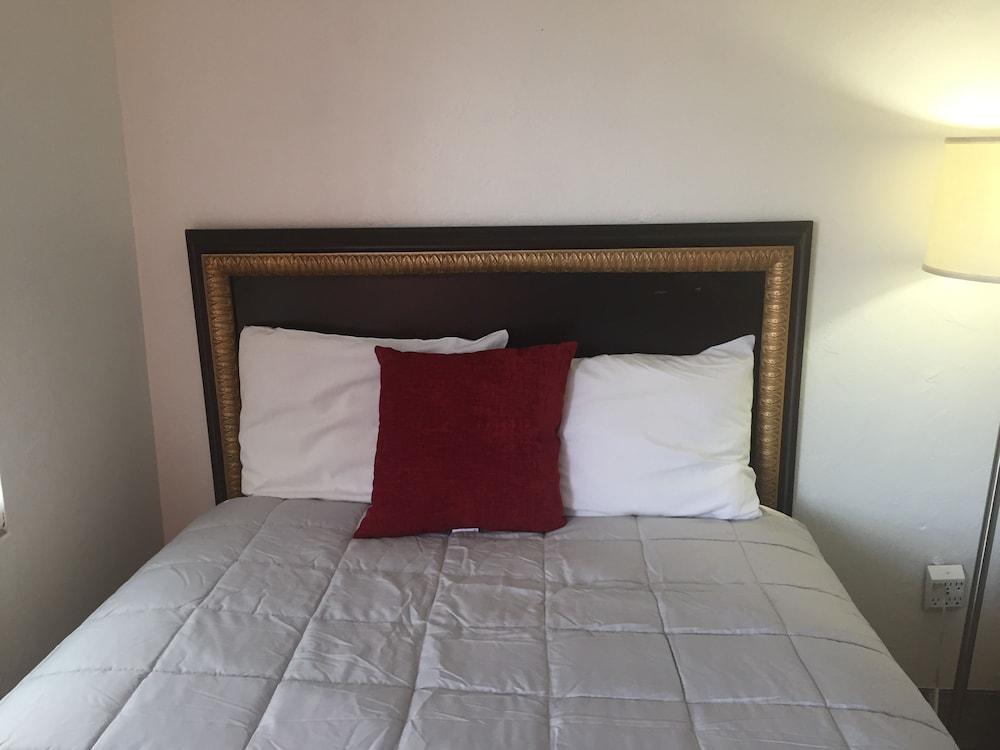 Family Inn photo 17