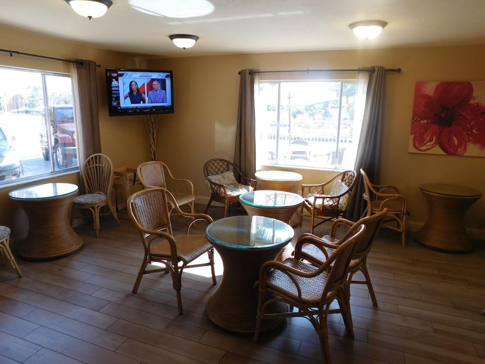 Hibiscus Suites - Gateway to Siesta Key photo 27