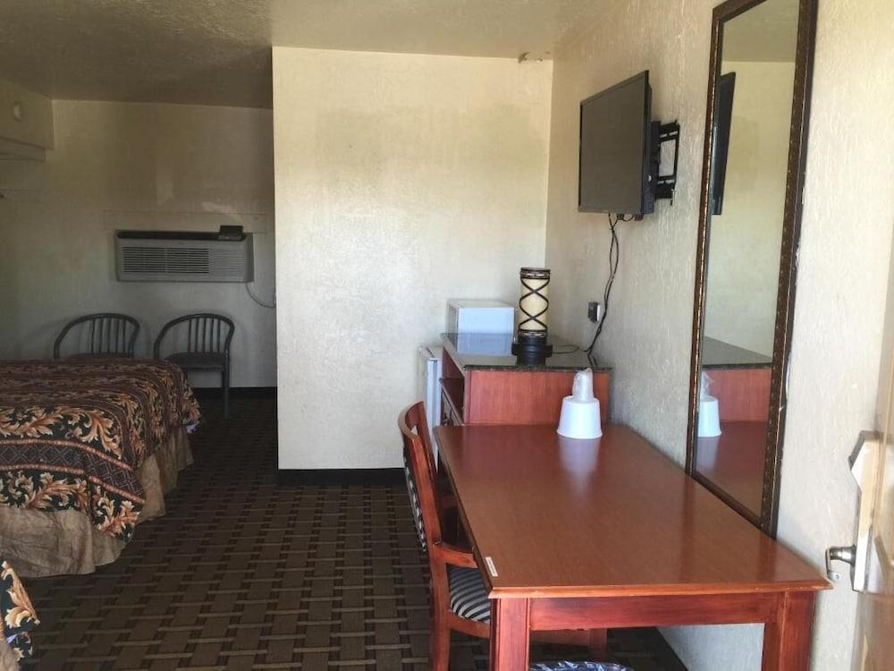 Encore Motel photo 19