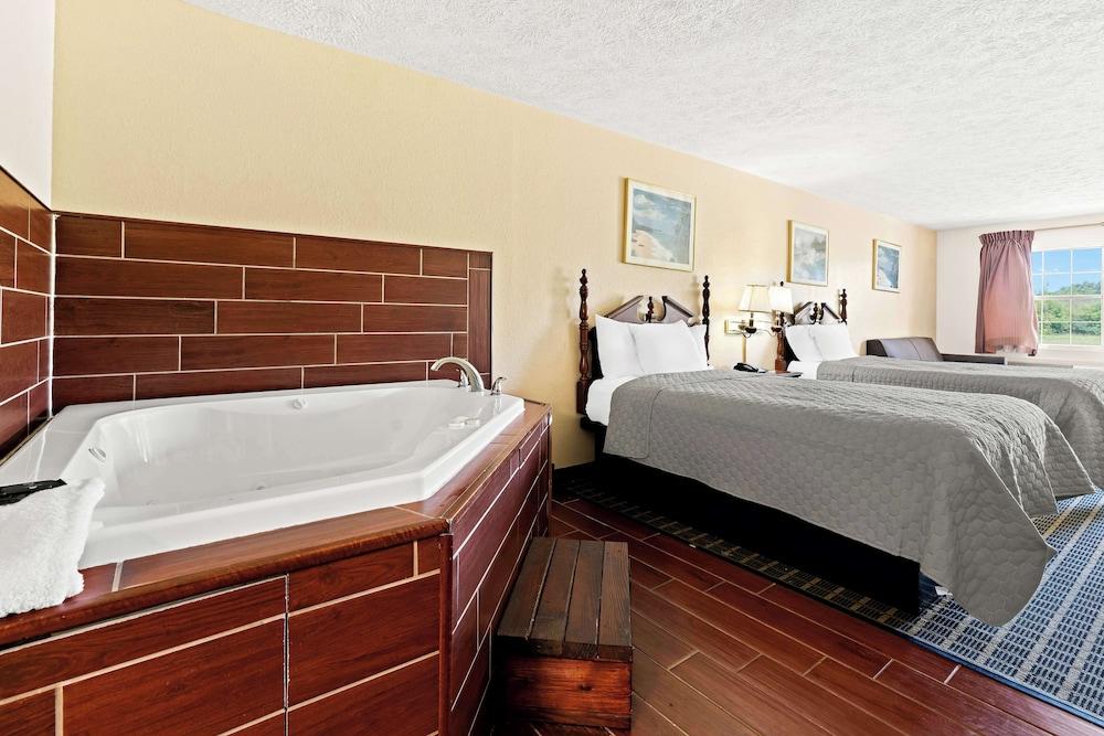 Americas Best Value Inn & Suites Mt. Pleasant photo 6