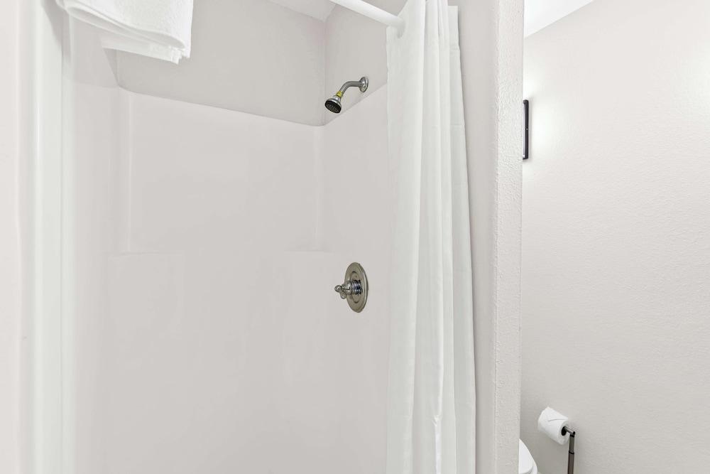 Sonesta Essential Beaumont photo 17