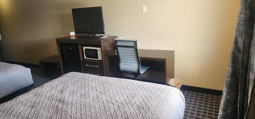 Motel 6 Concordia, MO photo 13