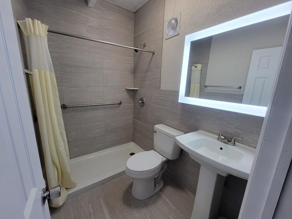 Budget Inn Winter Haven photo 6