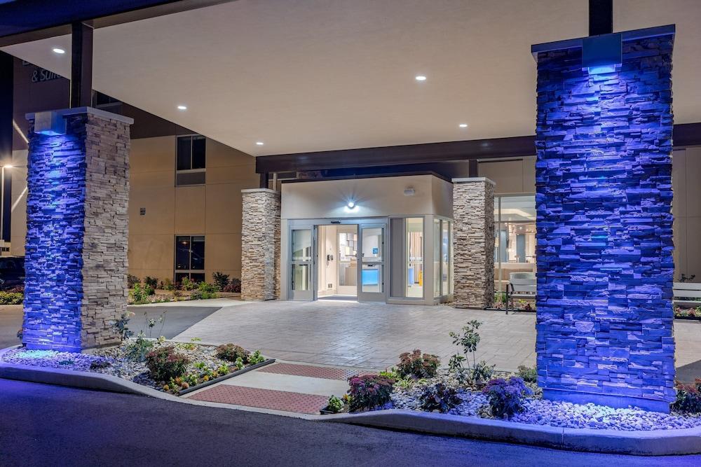 Holiday Inn Express & Suites Elkhart North by IHG photo 29