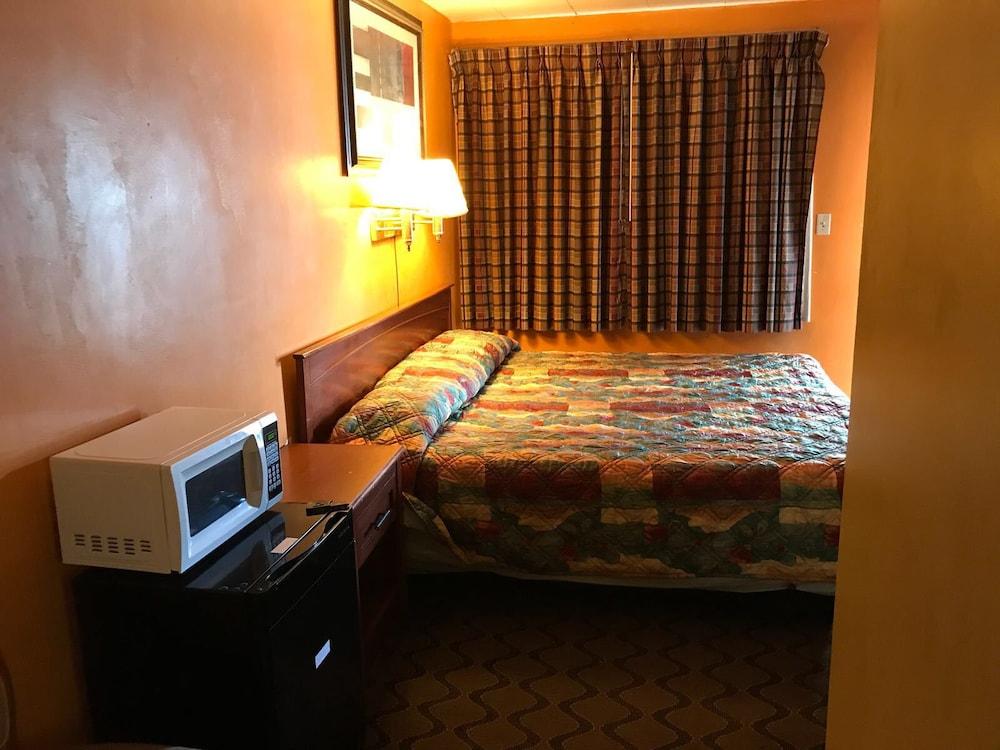 Towne House Motel photo 5