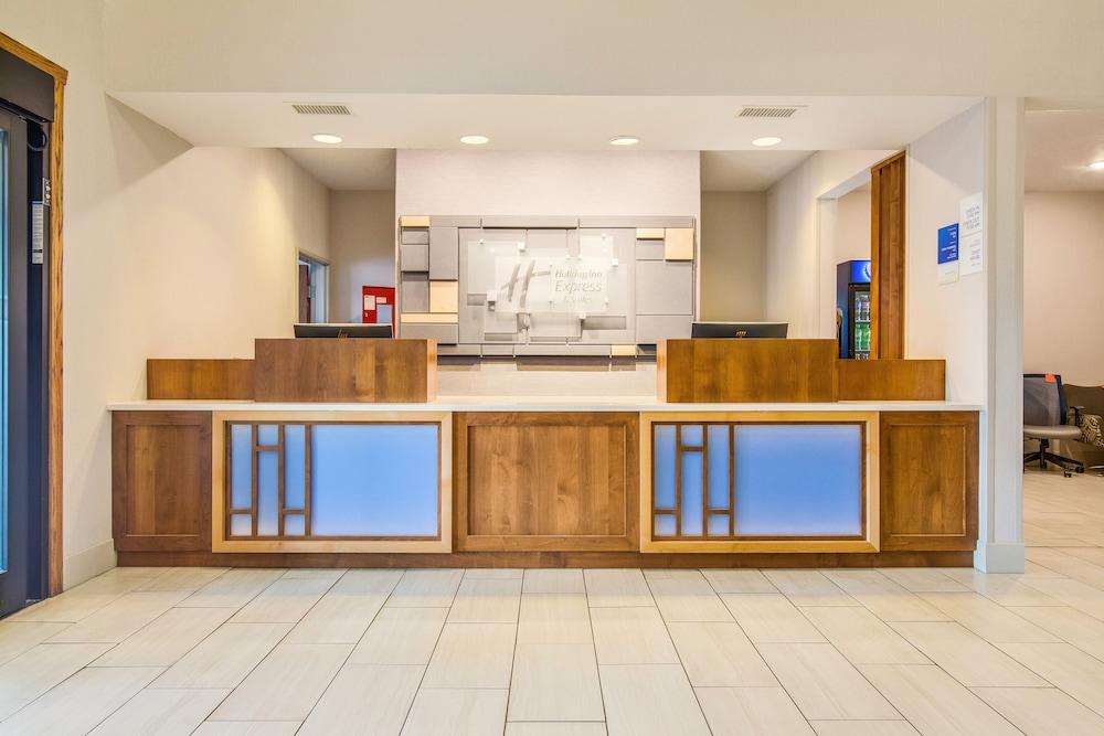 Holiday Inn Express Hotel & Suites Custer by IHG — hotel in Custer