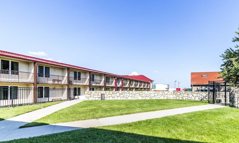 Countryside Suites Kansas City Independence I-70E Sports Complex Hotel photo 13