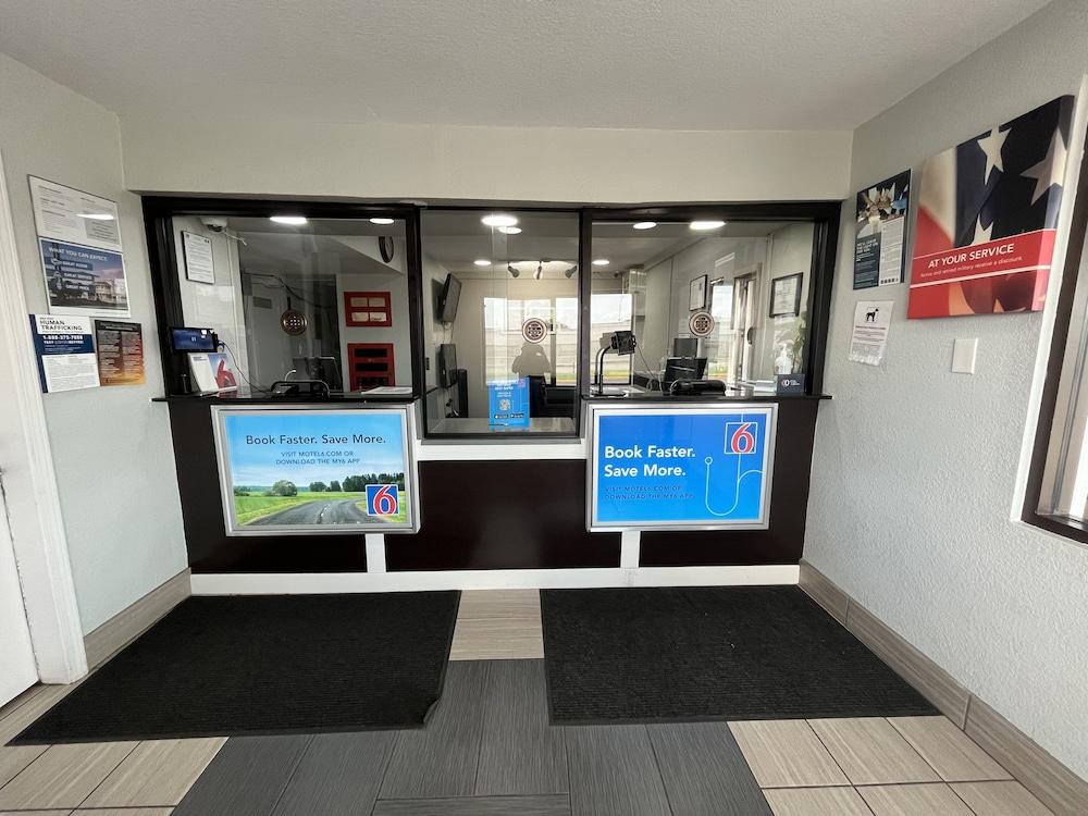 Motel 6 Wichita, KS photo 2