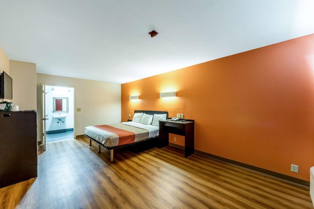Motel 6 San Antonio, TX - South WW White Rd photo 16