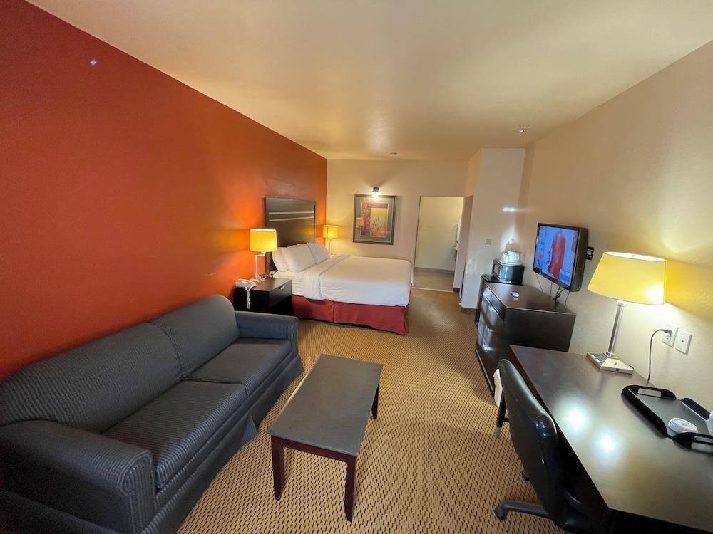 Sunbridge Inn and Suites photo 24