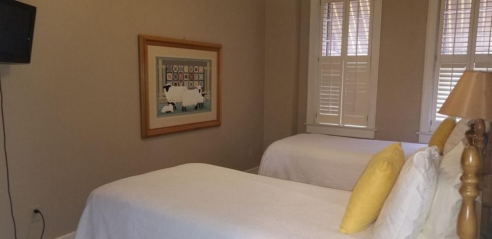 Downtown Guest Quarters Hotel photo 27