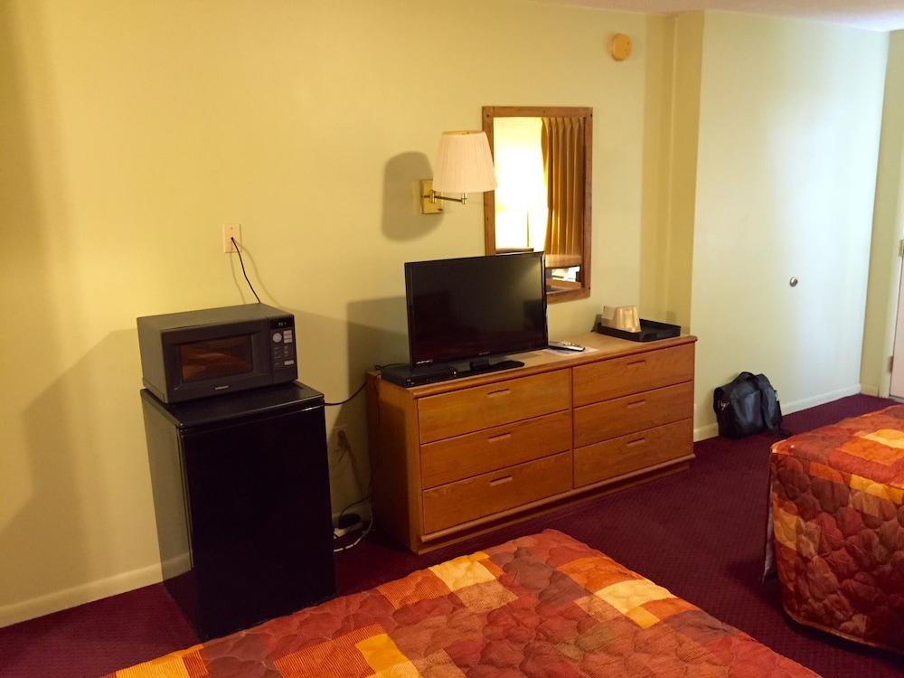 Sebring Inn photo 31
