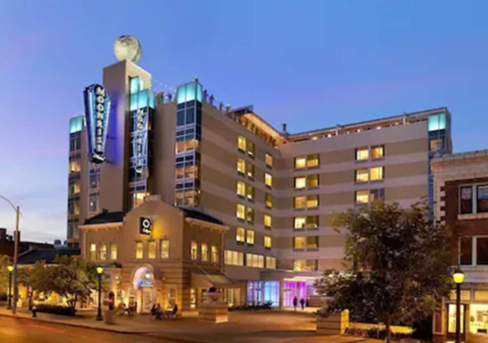 Moonrise Hotel — hotel in St. Louis