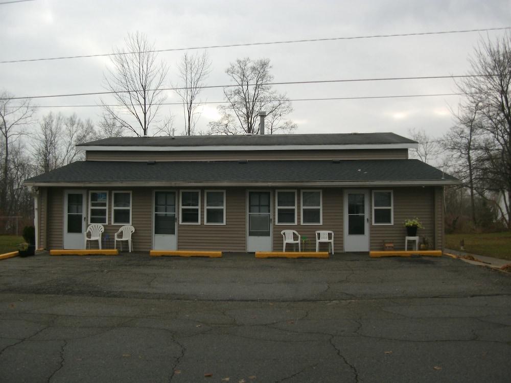 White Feather Motel photo 12