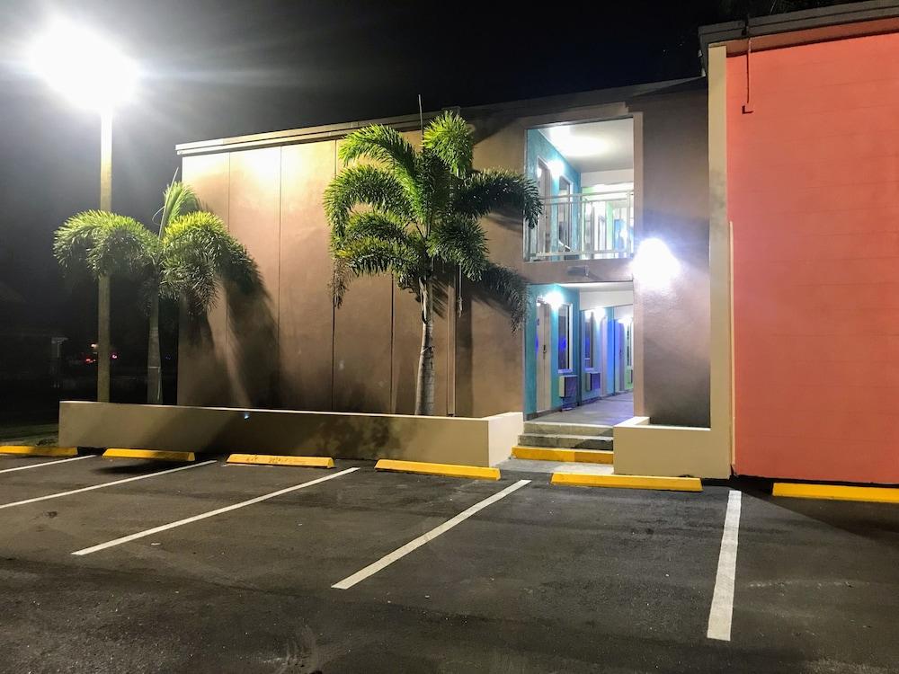 Tropical Inn & Suites — hotel in Clearwater