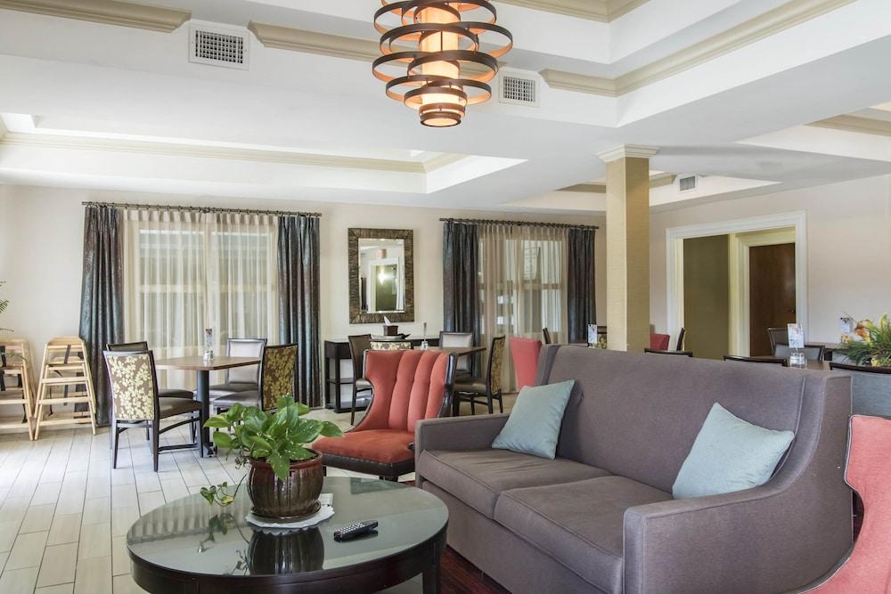 Holiday Inn Express Hotel & Suites Cullman by IHG photo 37