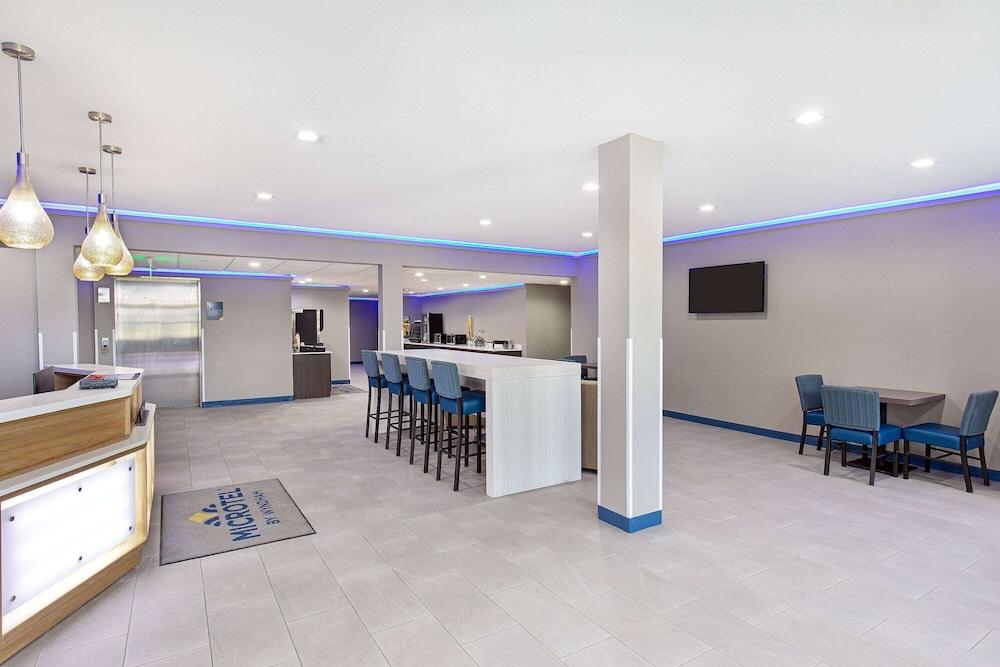 Microtel Inn & Suites by Wyndham Manchester photo 2