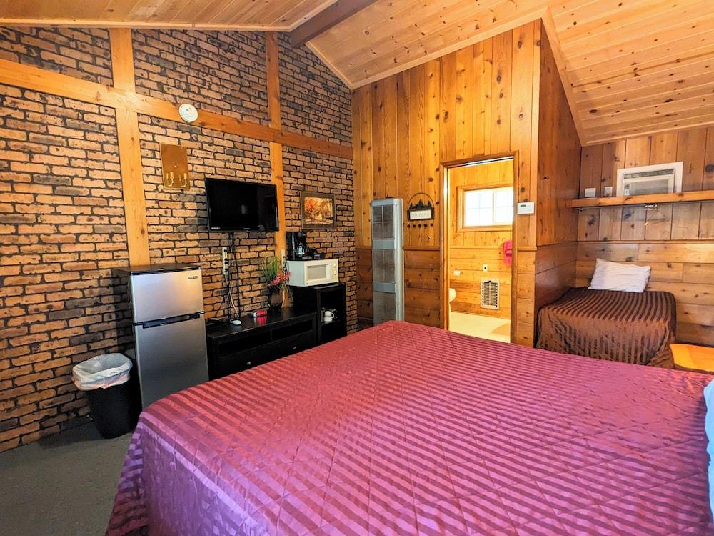 Bluebird Cottage Inn photo 40