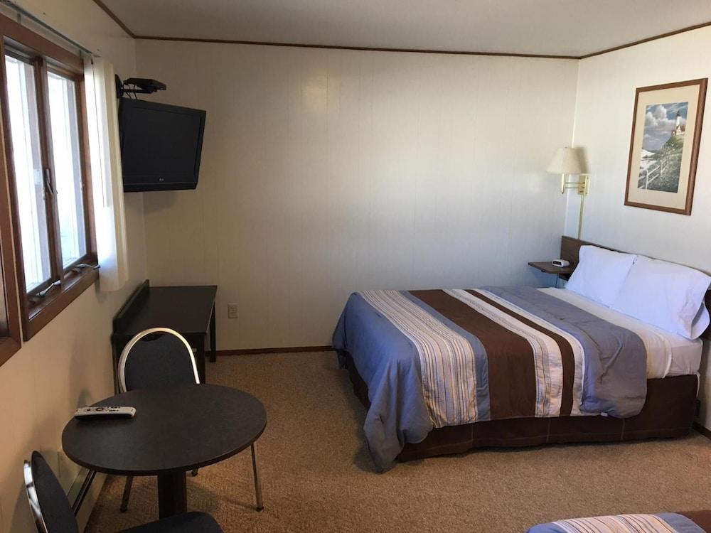 Coho Motel and Suites photo 12
