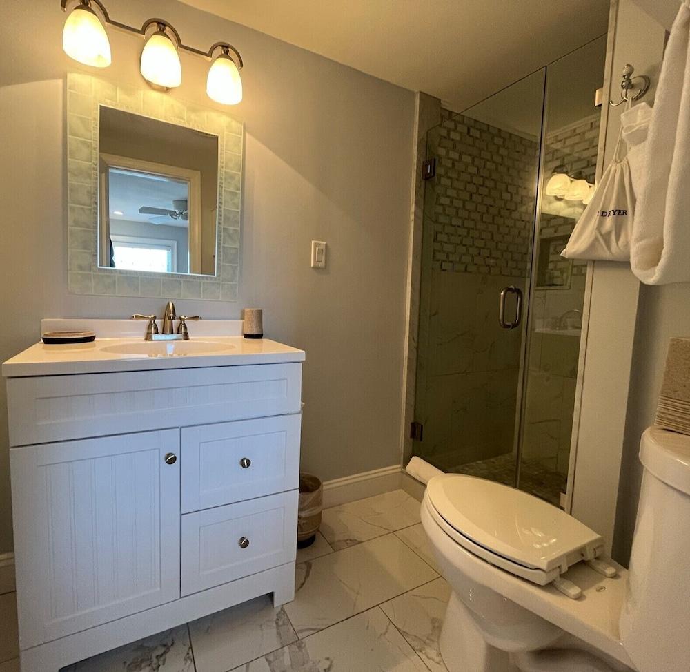 Beach Breeze Inn photo 92