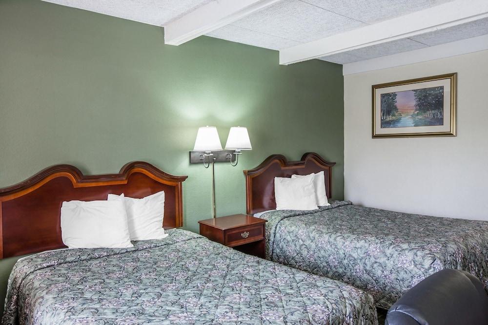 Rodeway Inn Laurens photo 6