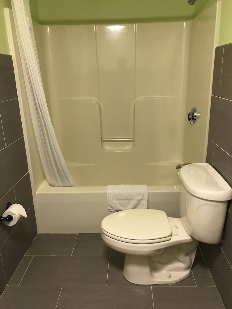 AmeriVu Inn & Suites photo 23