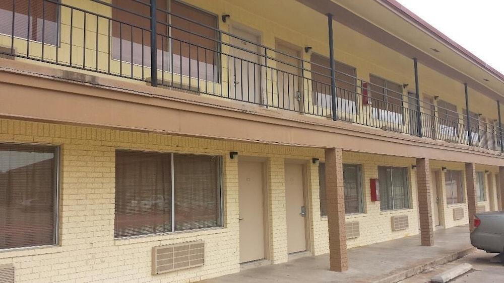 Express Inn - Bay City photo 9