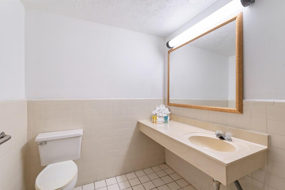 Williamsburg Suites photo 16