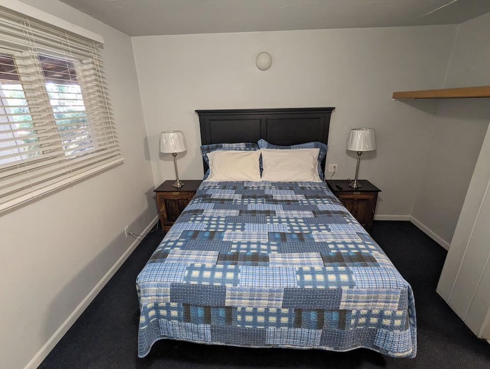 Majestic Rockies Motel photo 3