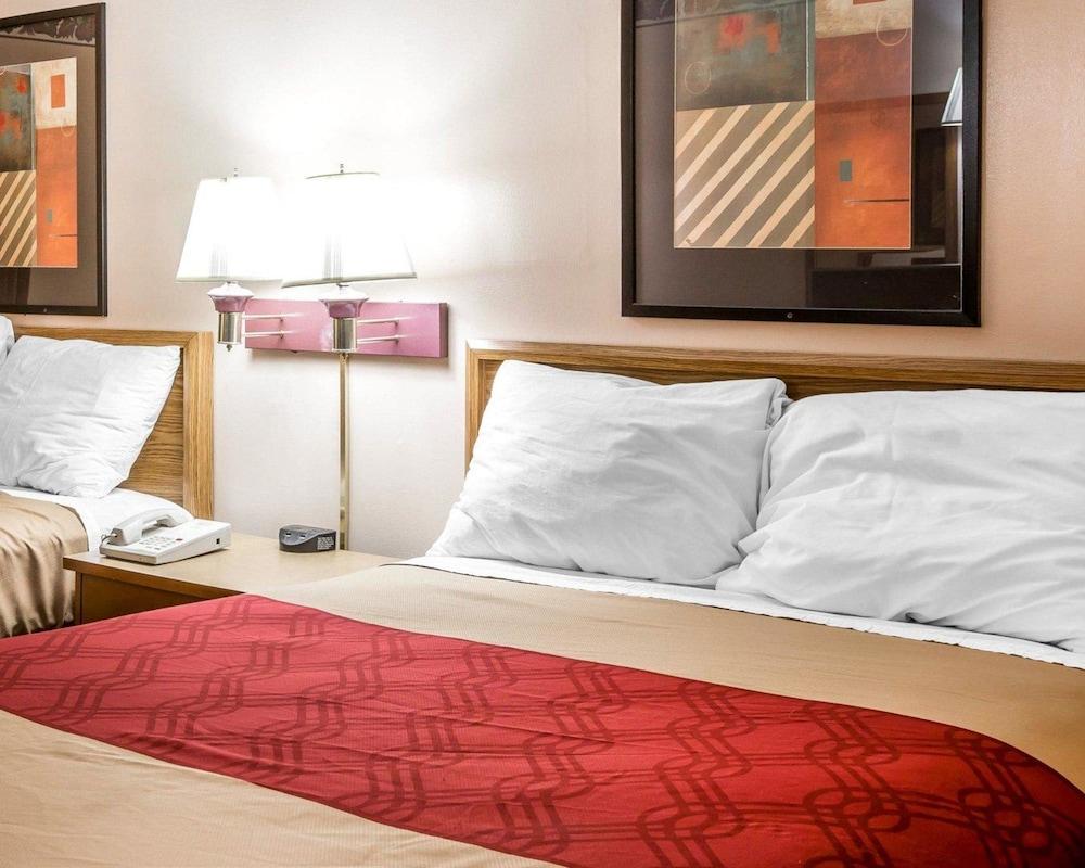 Econo Lodge McDonough South photo 18