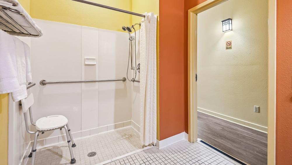 Wildwood Inn photo 34