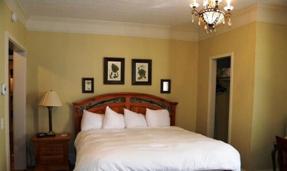 The Smith House photo 8