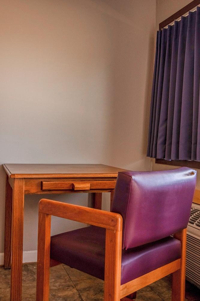 OYO Crossroads Inn photo 26